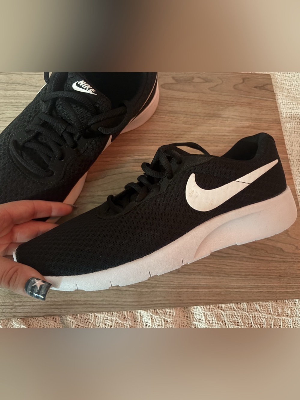 Nike Tanjun Sneakers Black & White US 5.5 Like New - Picture 2 of 5